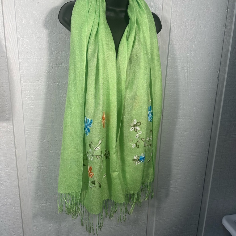 Green Floral Embroidered Scarf EUC - Picture 2 of 5